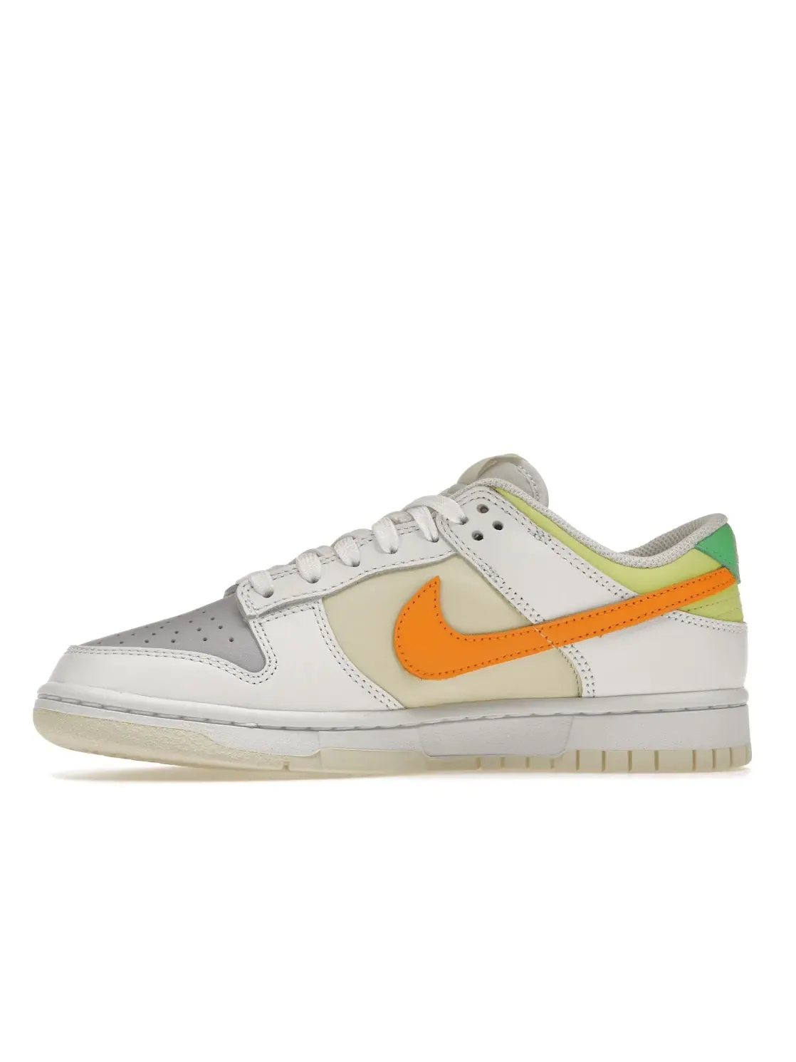 Женские кроссовки Lifestyle Nike Dunk Low — изображение 3 из 4, белый//светлый