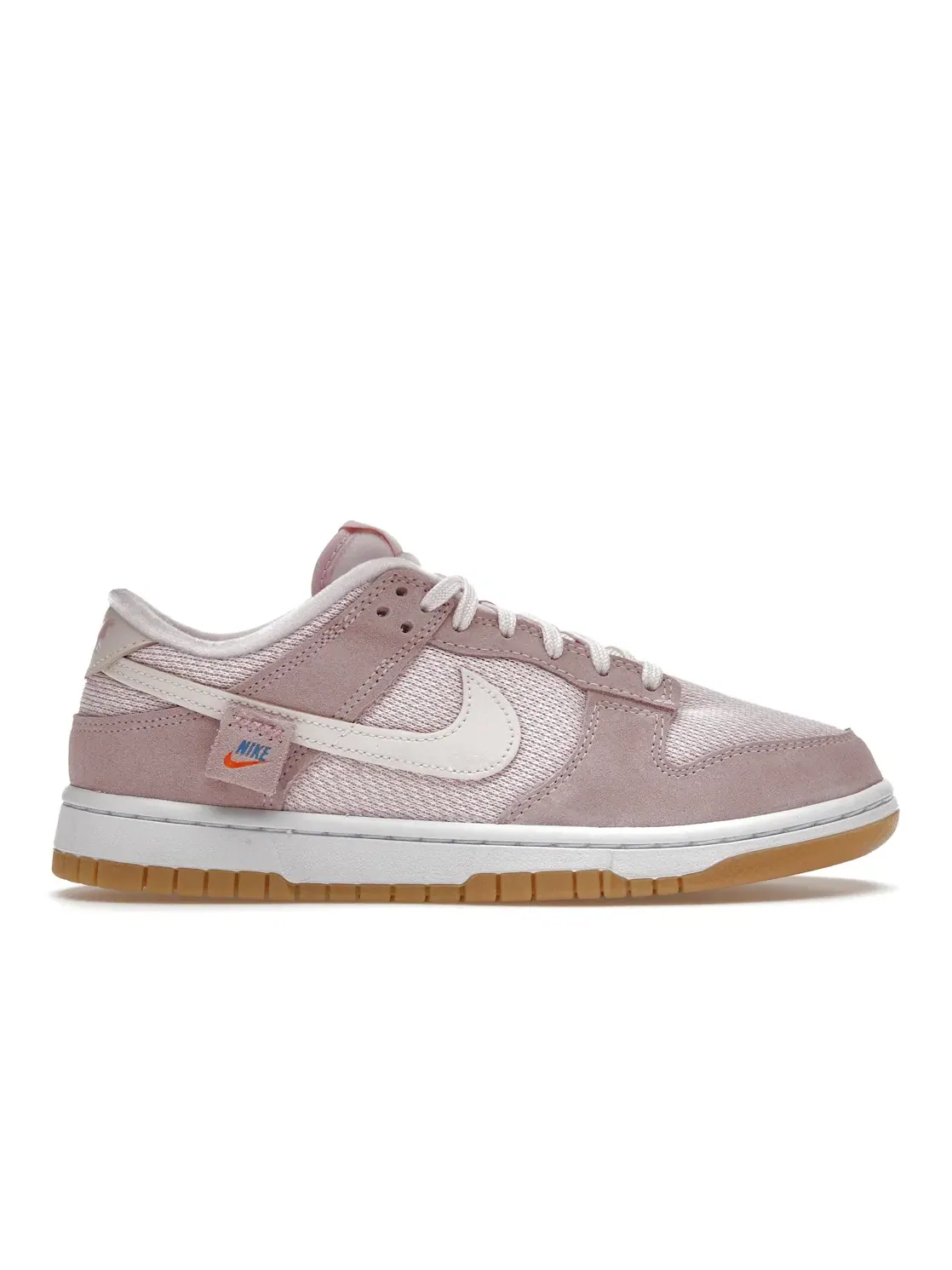 Женские кроссовки Lifestyle с принтом Teddy Bear Nike Dunk Low — изображение 1 из 4