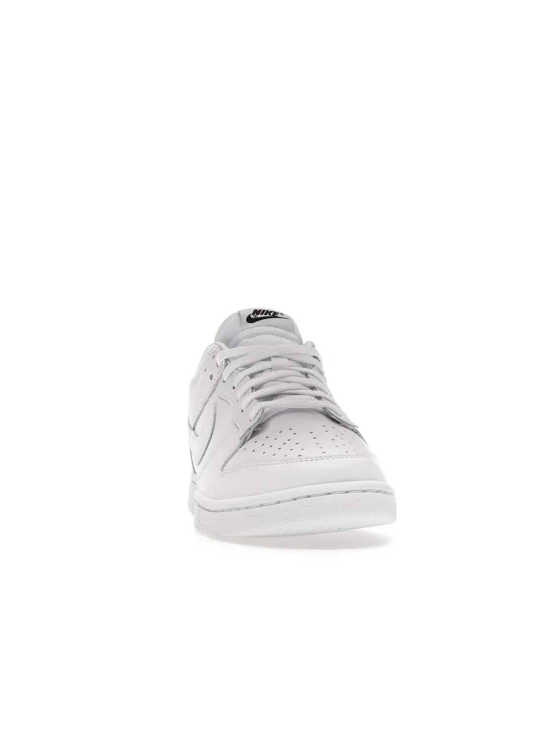 Женские кроссовки кожаные Nike Dunk Low White/White-White — изображение 2 из 4