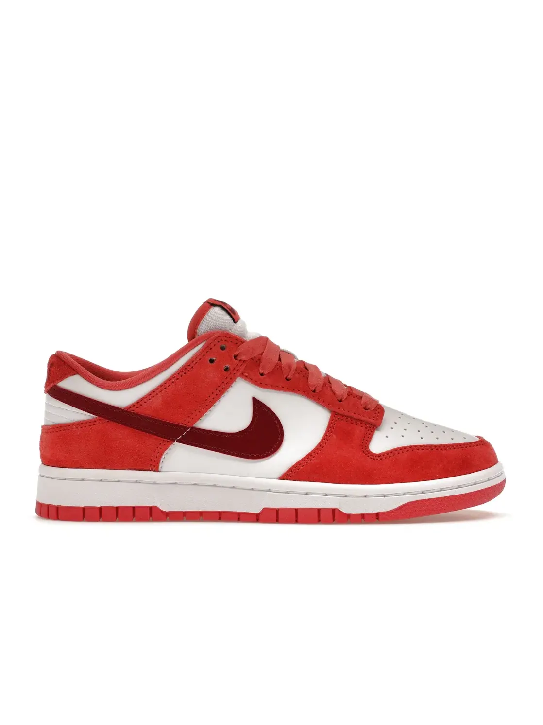 Женские кроссовки с замшевыми вставками Nike Dunk Low — изображение 1 из 4, белый/красный//красный