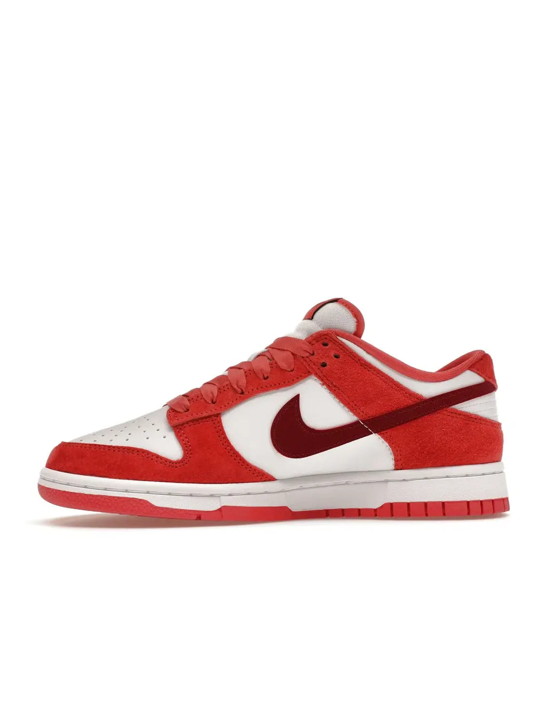 Женские кроссовки с замшевыми вставками Nike Dunk Low — изображение 3 из 4, белый/красный//красный