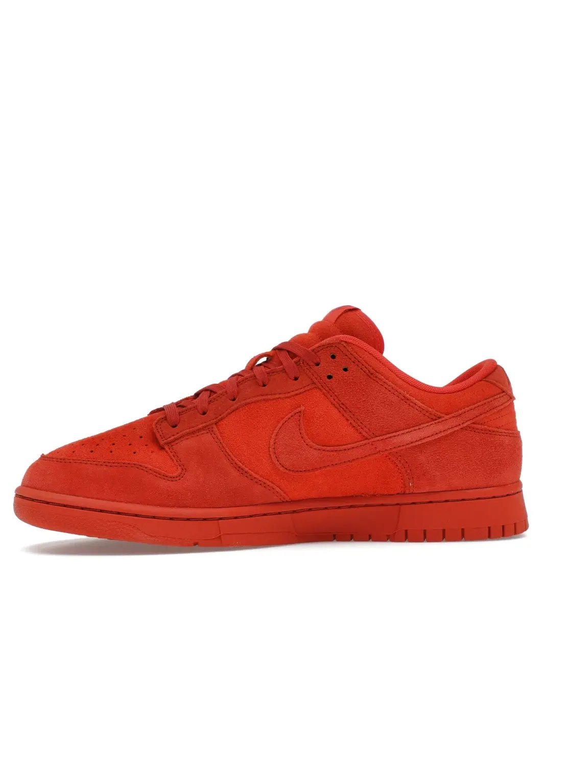 Женские кроссовки с замшевым верхом Nike Dunk Low SE — изображение 3 из 4, красный/красный