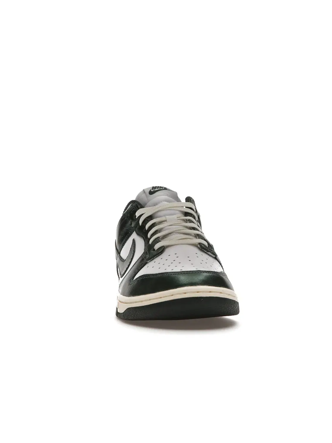 Женские кроссовки с ретро-дизайном Nike Dunk Low — изображение 2 из 4, белый/зеленый