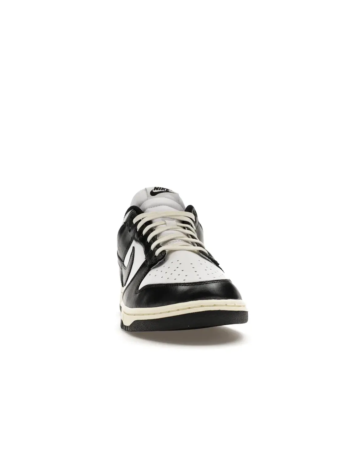 Женские кроссовки с винтажным дизайном Nike Dunk Low — изображение 2 из 4, белый/черный