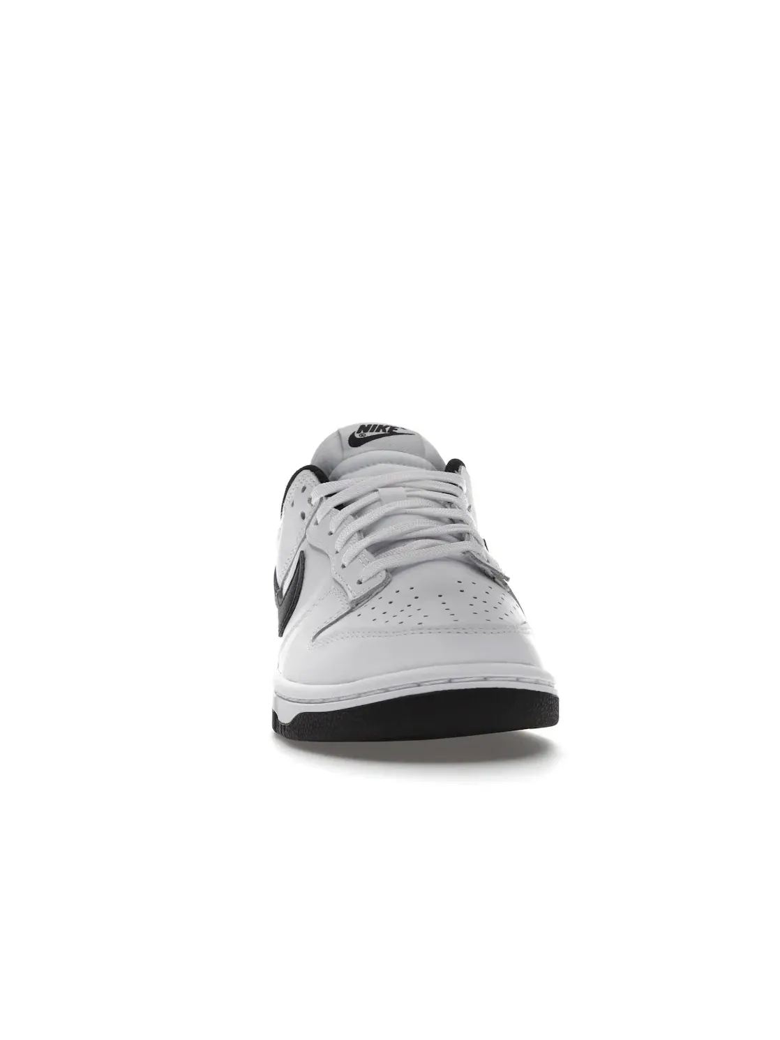 Женские кроссовки Lifestyle Nike Dunk Low — изображение 2 из 4, белый/черный
