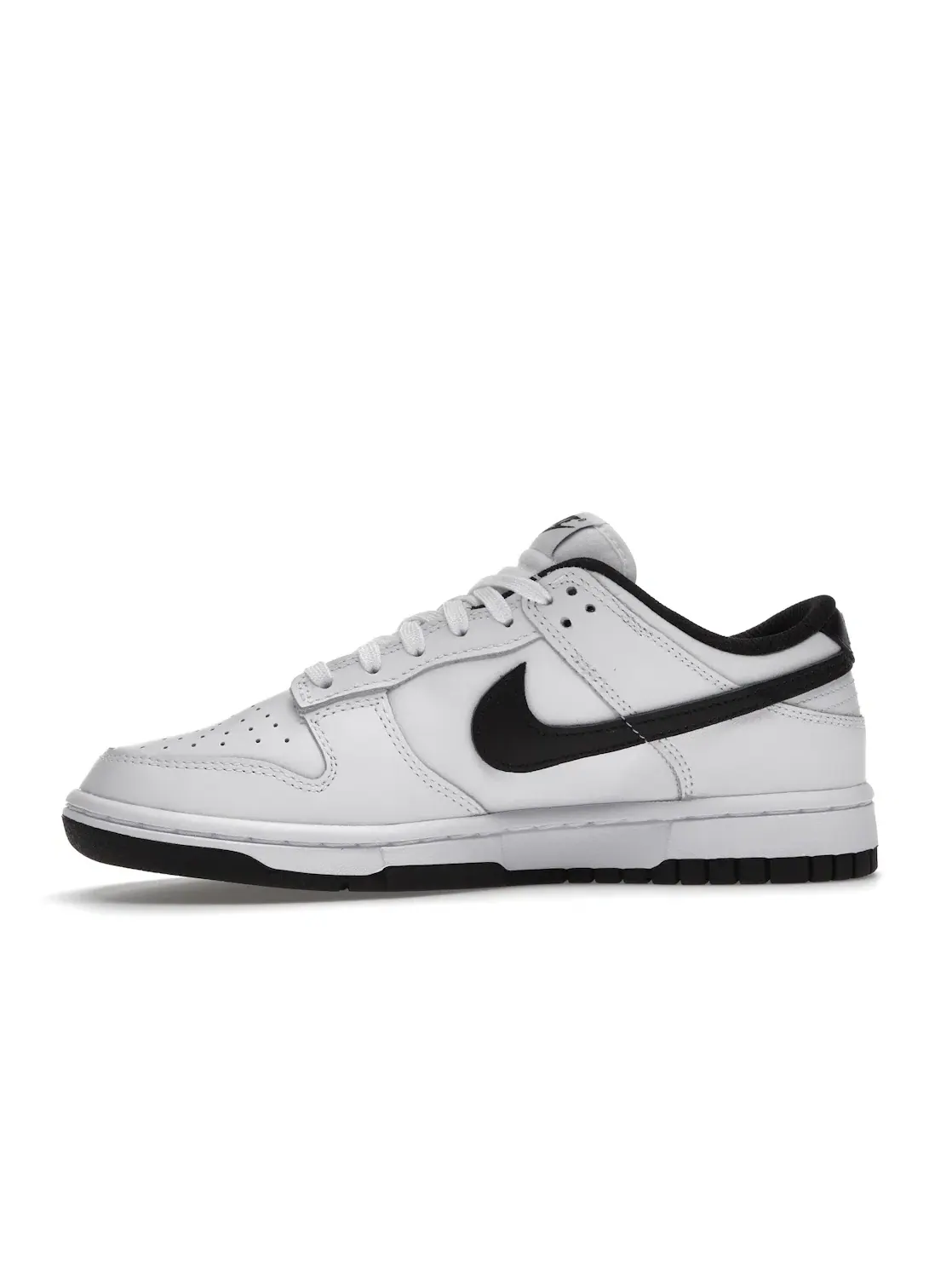 Женские кроссовки Lifestyle Nike Dunk Low — изображение 3 из 4, белый/черный
