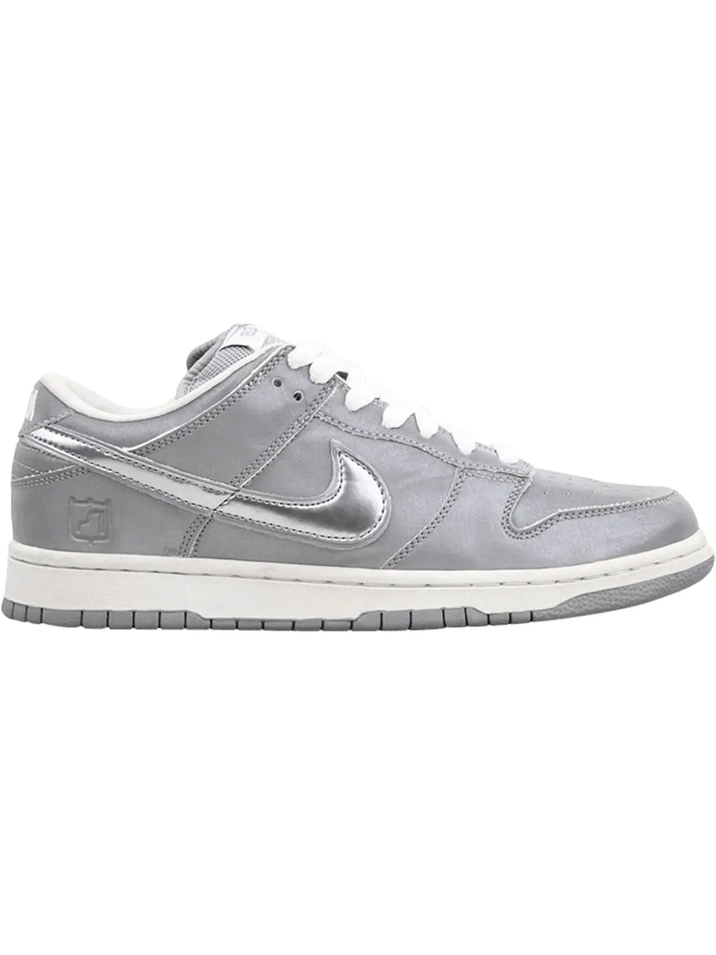 Мужские кроссовки Nike SB Dunk Low Medicom 3 Nike — изображение 1 из 1, серебристый