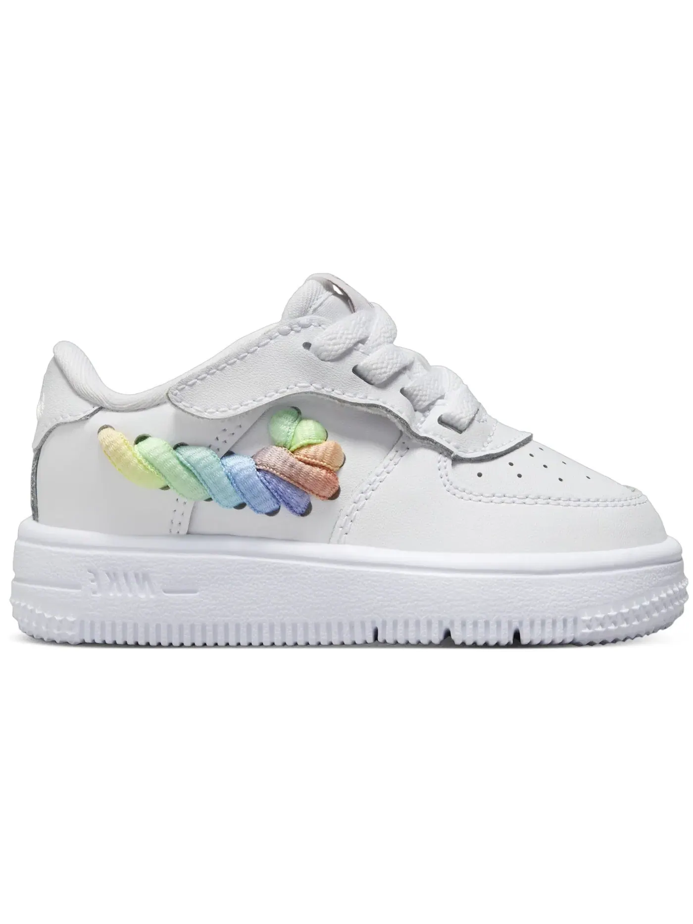 Детские кроссовки с шнуровкой Nike Force 1 Low LV8 EasyOn — изображение 1 из 1, белый//зеленый/мульти