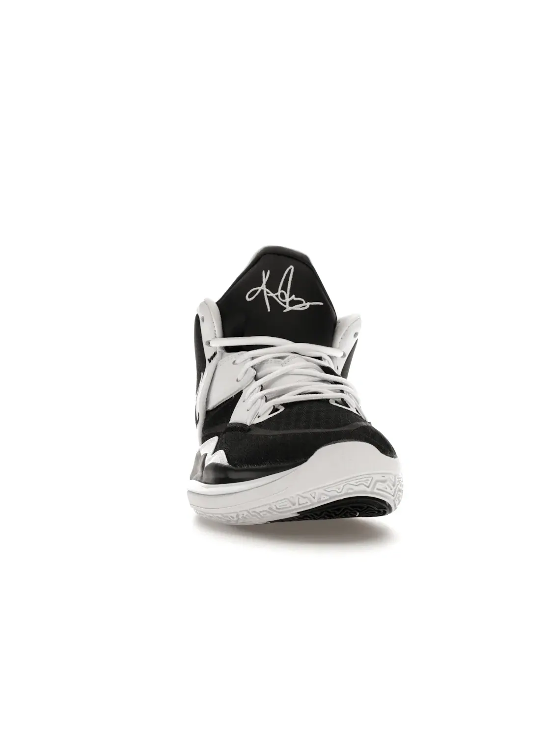 Мужские баскетбольные кроссовки с кроссовкой Nike Kyrie Infinity TB — изображение 2 из 4, черный/черный/белый