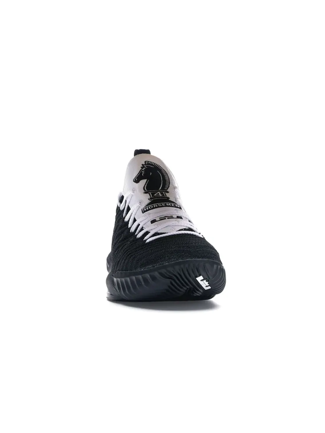 Мужские баскетбольные кроссовки с комбинированной амортизацией Nike LeBron 16 — изображение 2 из 4, черный/белый-черный