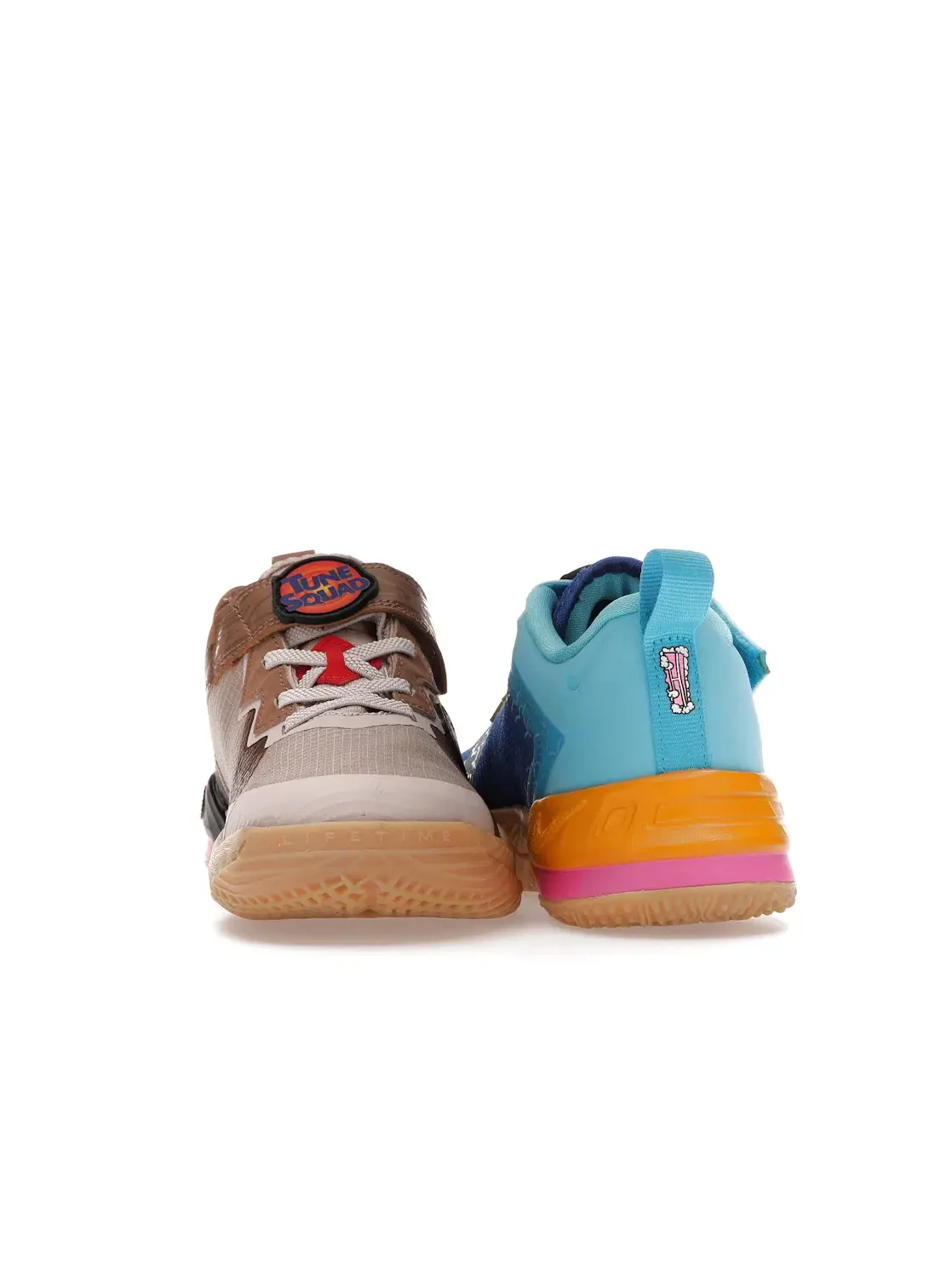 Детские кроссовки баскетбольные с дизайном Wile E. vs Roadrunner Nike LeBron 18 Low — изображение 4 из 4