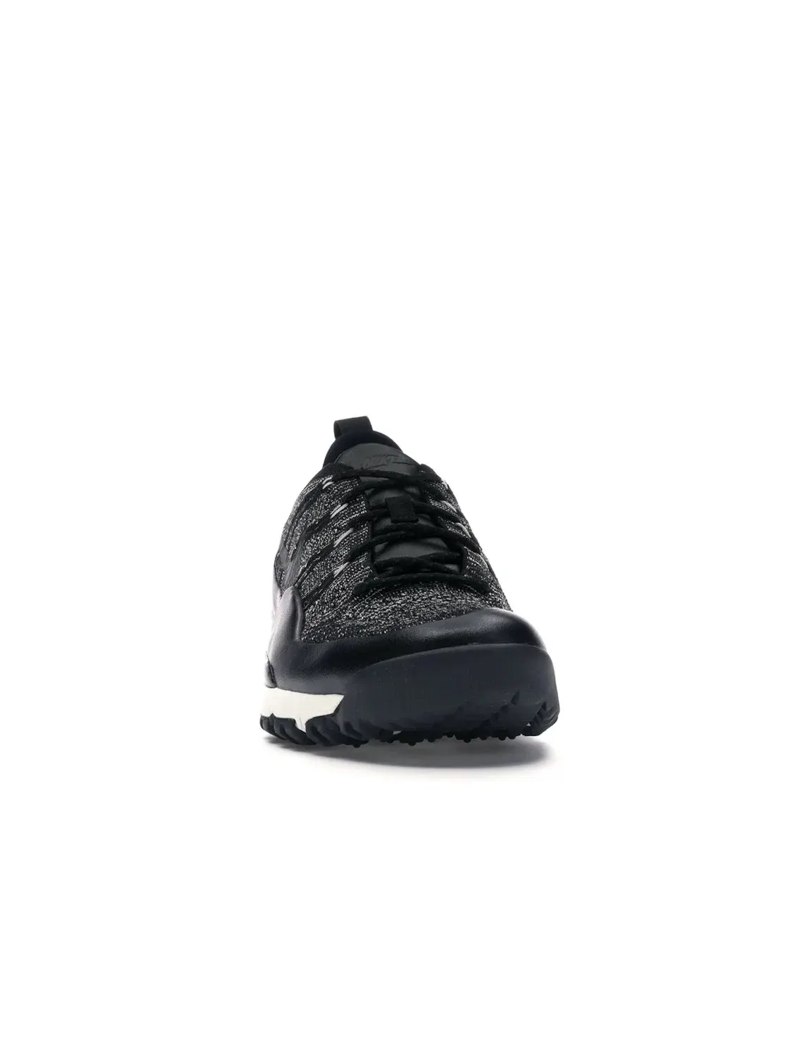 Мужские кроссовки спортивные Nike Lupinek Flyknit Low Nike — изображение 2 из 4, черный
