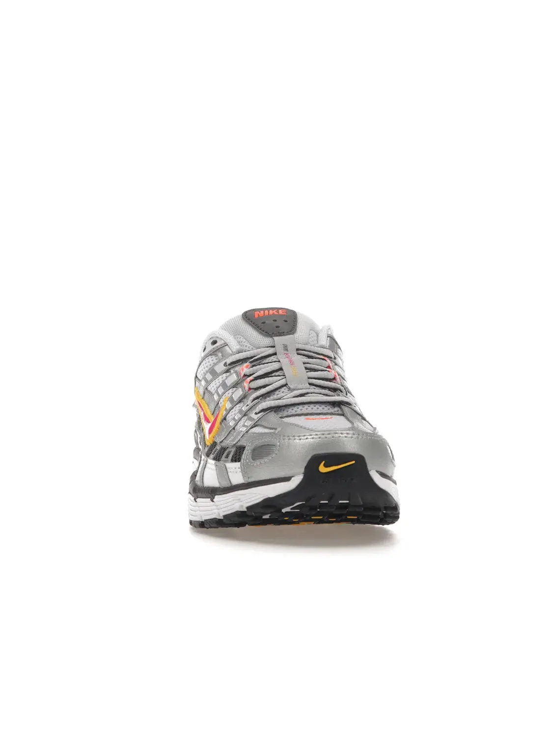 Женские кроссовки с контрастными акцентами Nike P-6000 — изображение 2 из 4