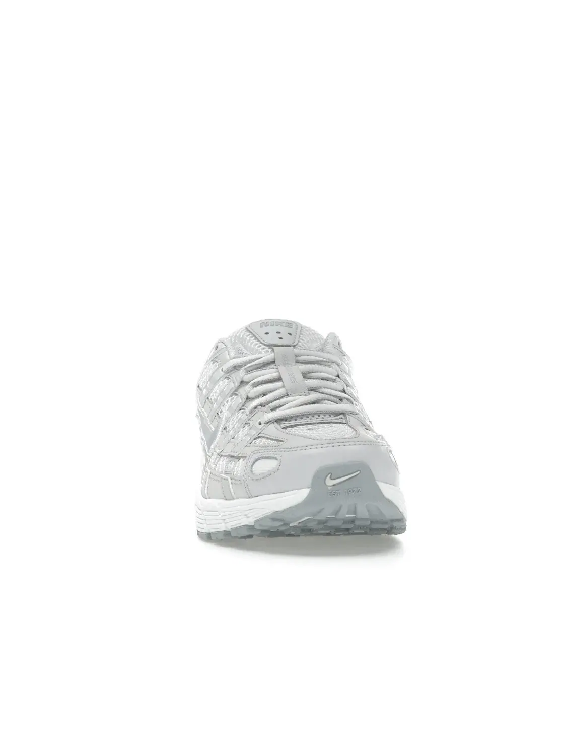 Женские кроссовки с сетчатым верхом Nike P-6000 SE — изображение 2 из 4, белый серый серый
