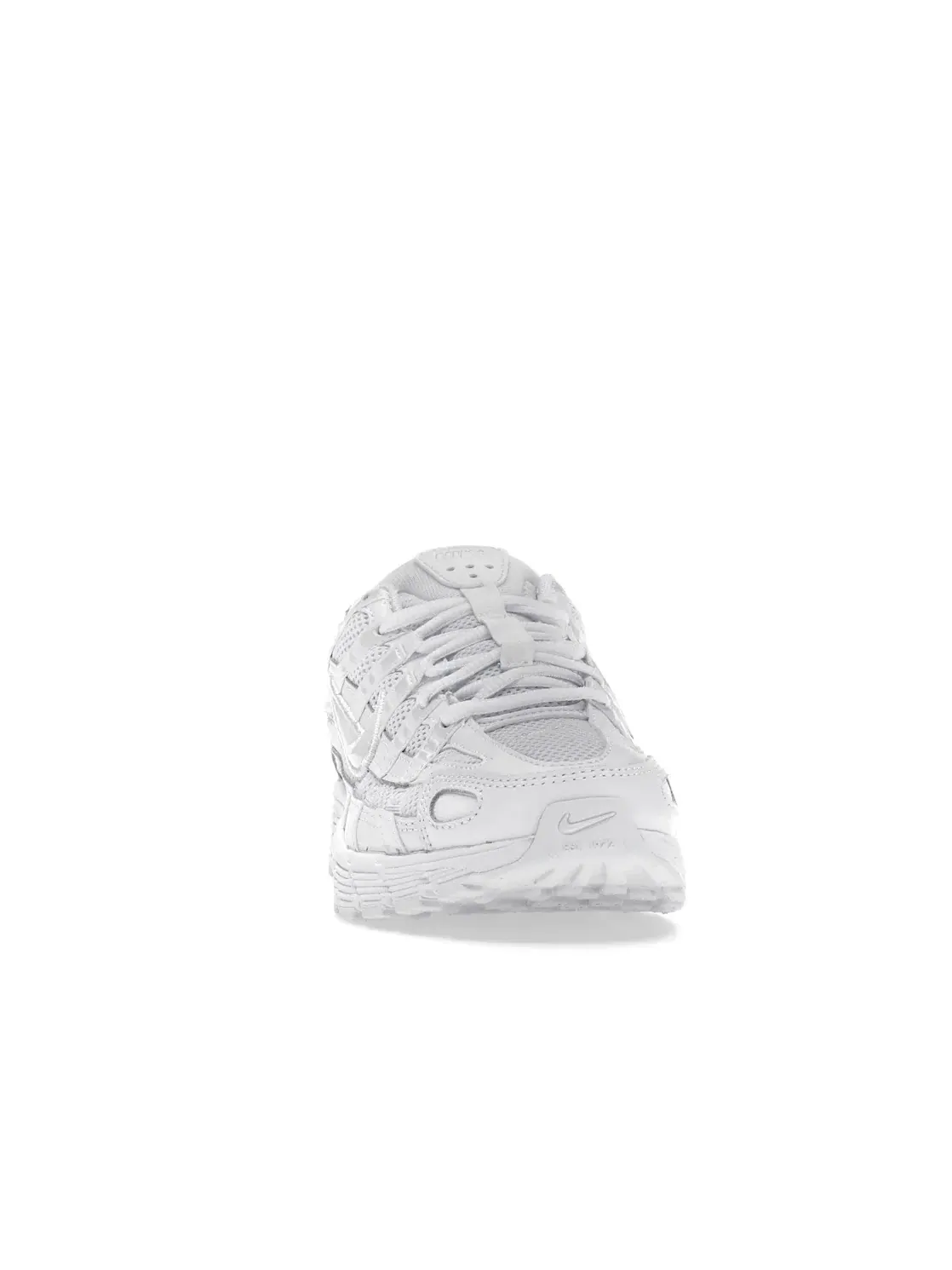 Женские кроссовки Lifestyle с перфорированным верхом Nike P-6000 — изображение 2 из 4, белый/платиновый-белый
