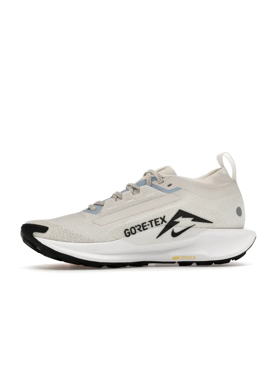 Женские кроссовки для бега с мембраной Gore-Tex Nike Pegasus Trail 5 Gore-Tex — изображение 3 из 4, белый золотистый черный
