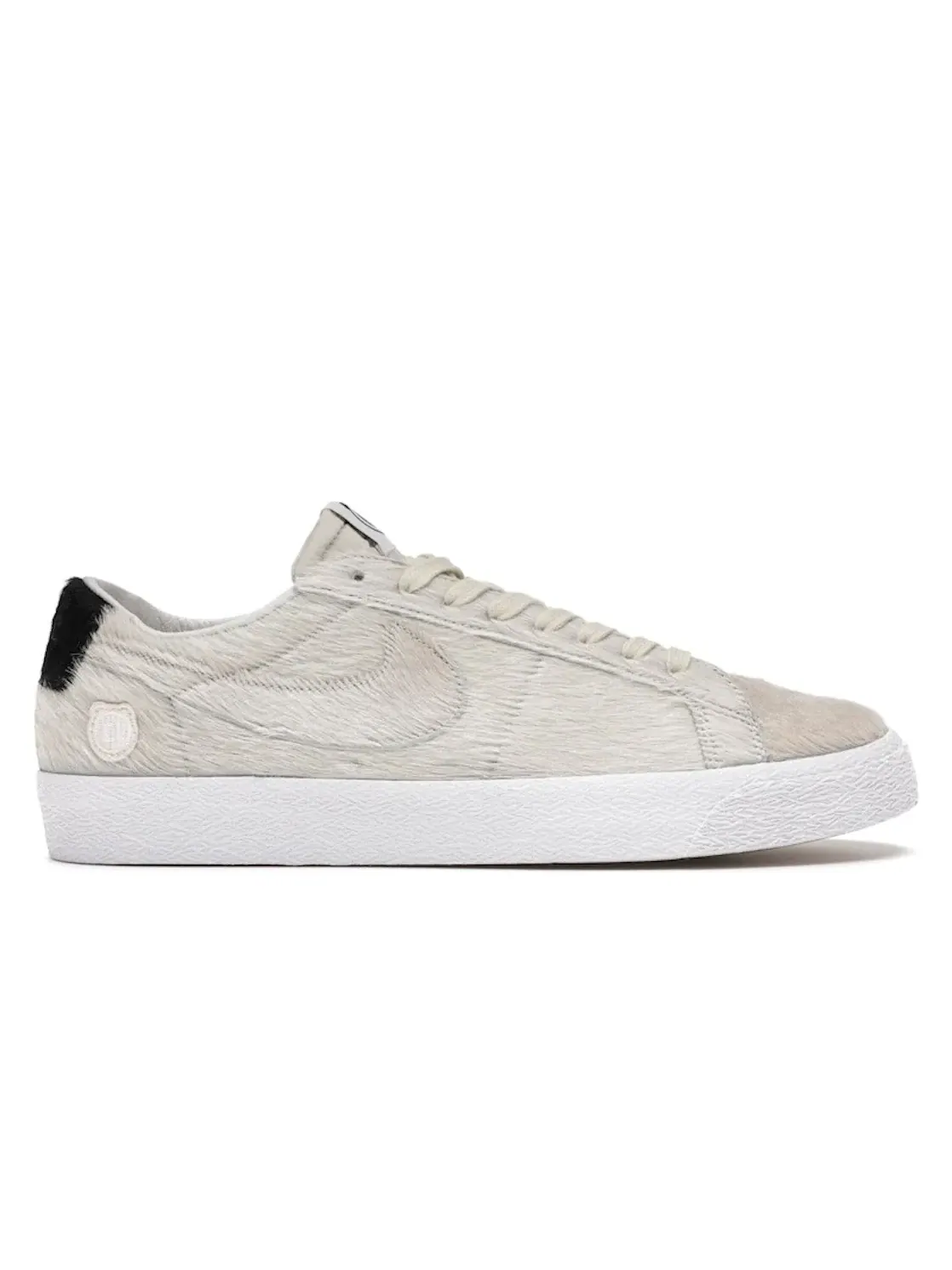 Мужские кроссовки с пони-волосом Nike SB Blazer Low Medicom Toy Nike — изображение 1 из 4
