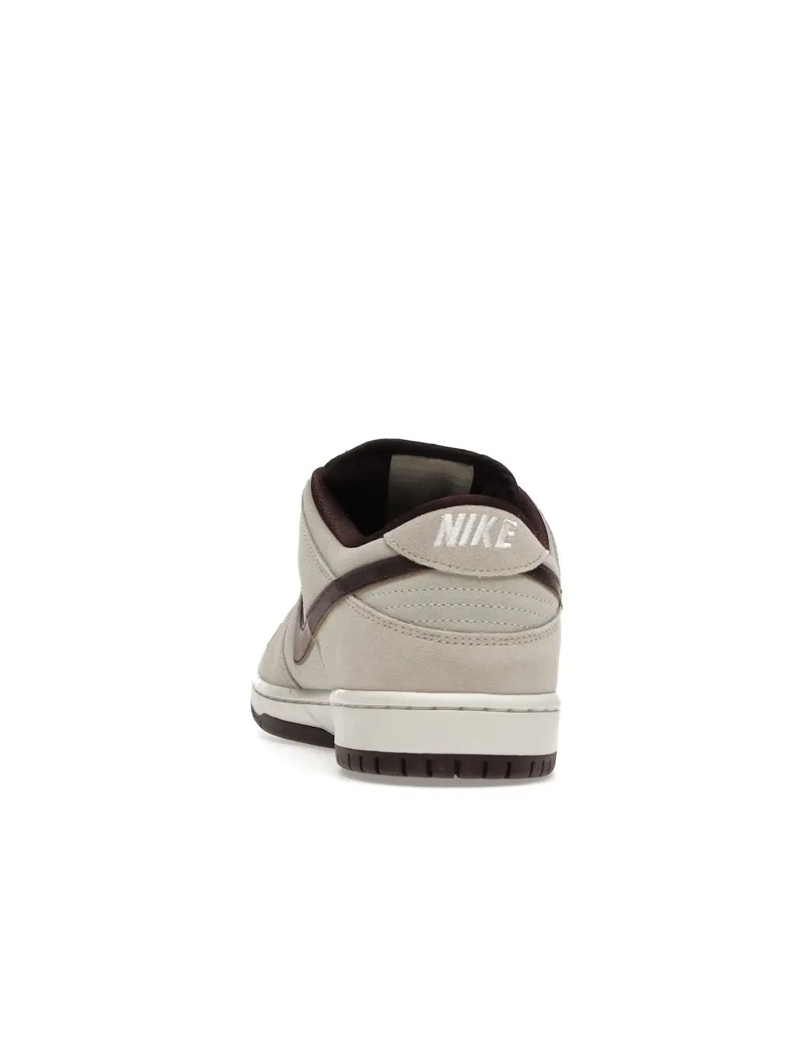 Мужские кроссовки для скейтбординга с замшевым верхом Nike SB Dunk Low — изображение 4 из 4, песочный/-белый