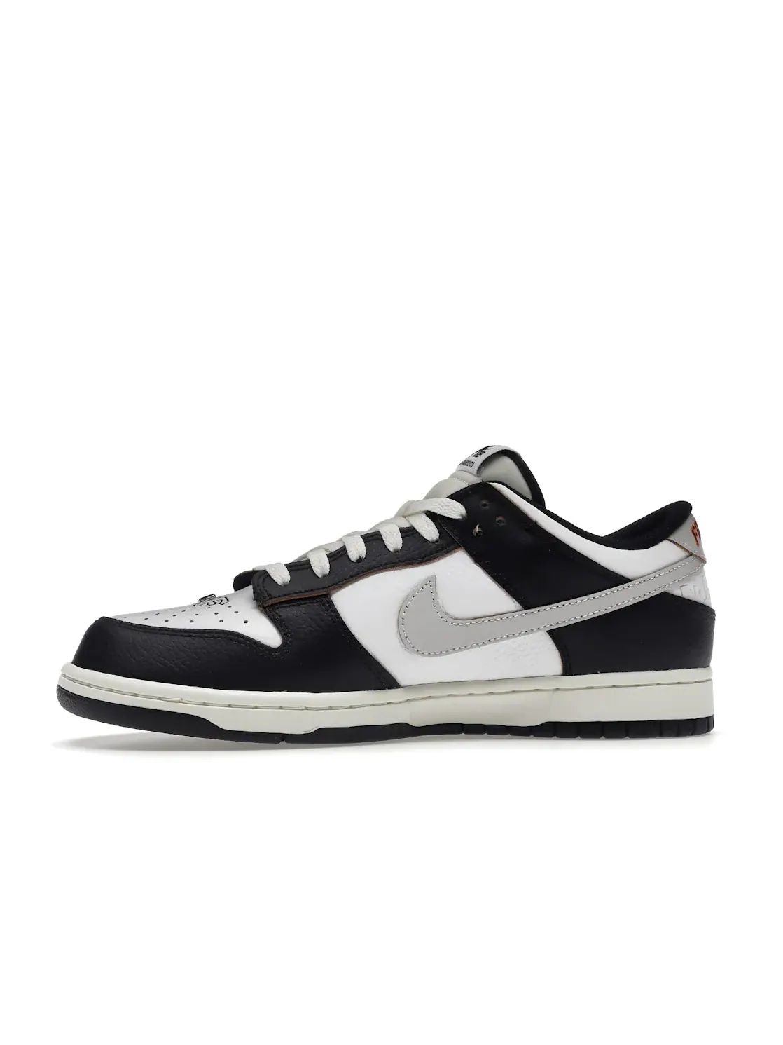 Мужские кроссовки с принтом HUF и металлическим Swoosh Nike SB Dunk Low Nike — изображение 3 из 4, черный/белый-оранжевый