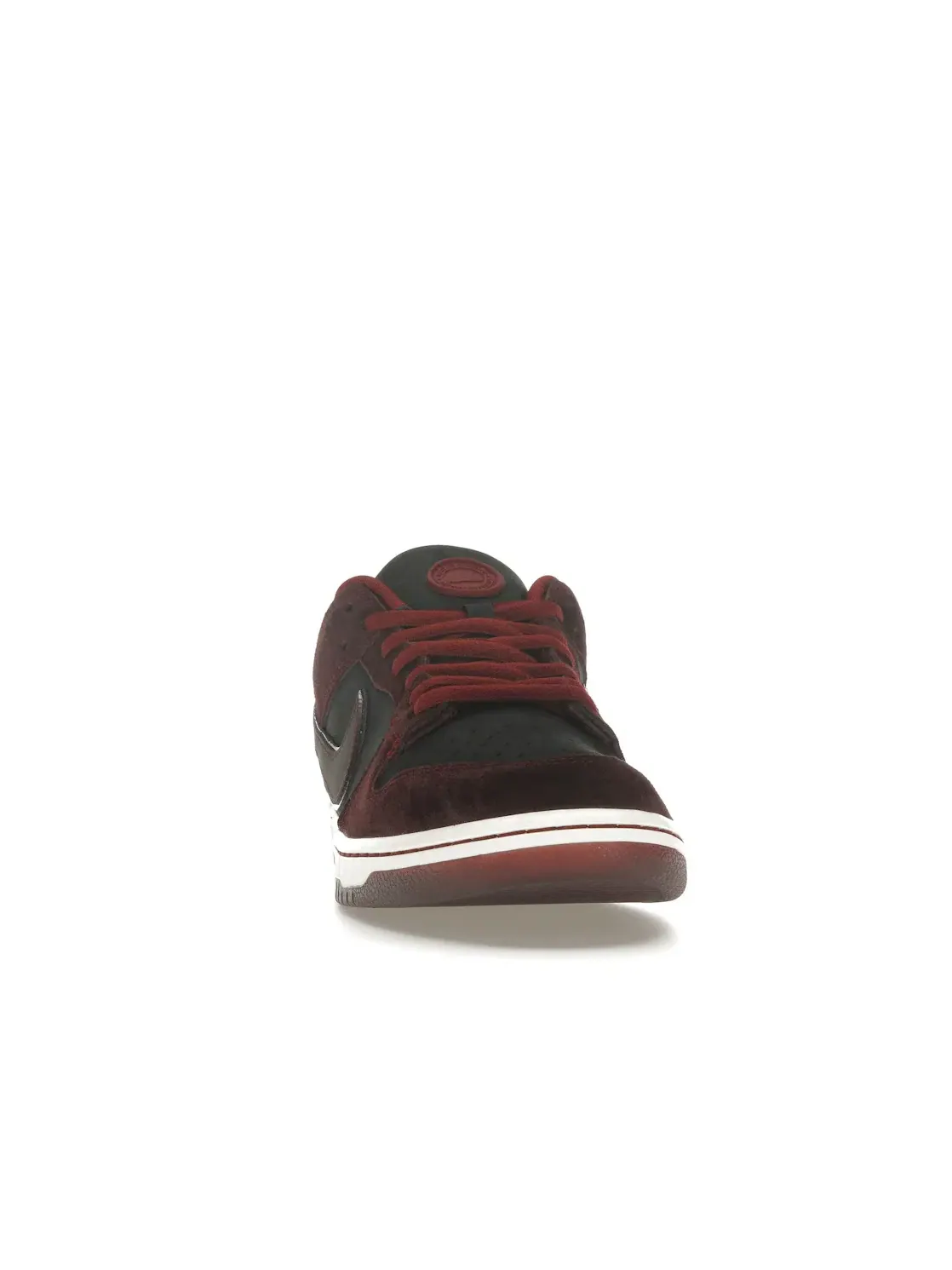 Мужские кроссовки с коллаборацией Riot Skateshop Nike SB Dunk Low Nike — изображение 2 из 4, темный/красный