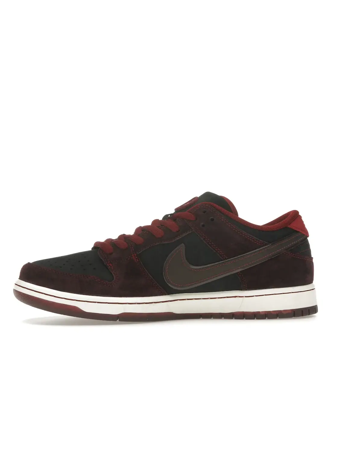 Мужские кроссовки с коллаборацией Riot Skateshop Nike SB Dunk Low Nike — изображение 3 из 4, темный/красный