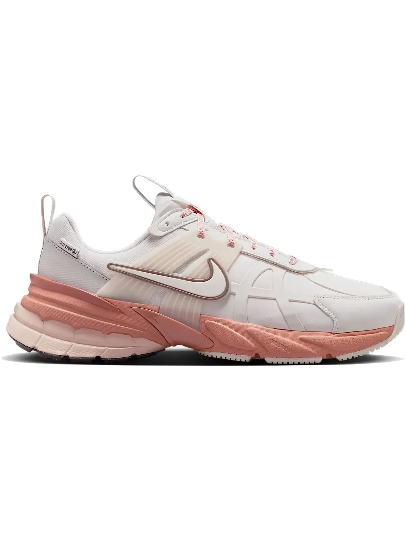Женские кроссовки Lifestyle с технологией Gore-Tex Nike V2K Run, Phantom/Light Bone/Terra Blush/Phantom — изображение 1 из 1