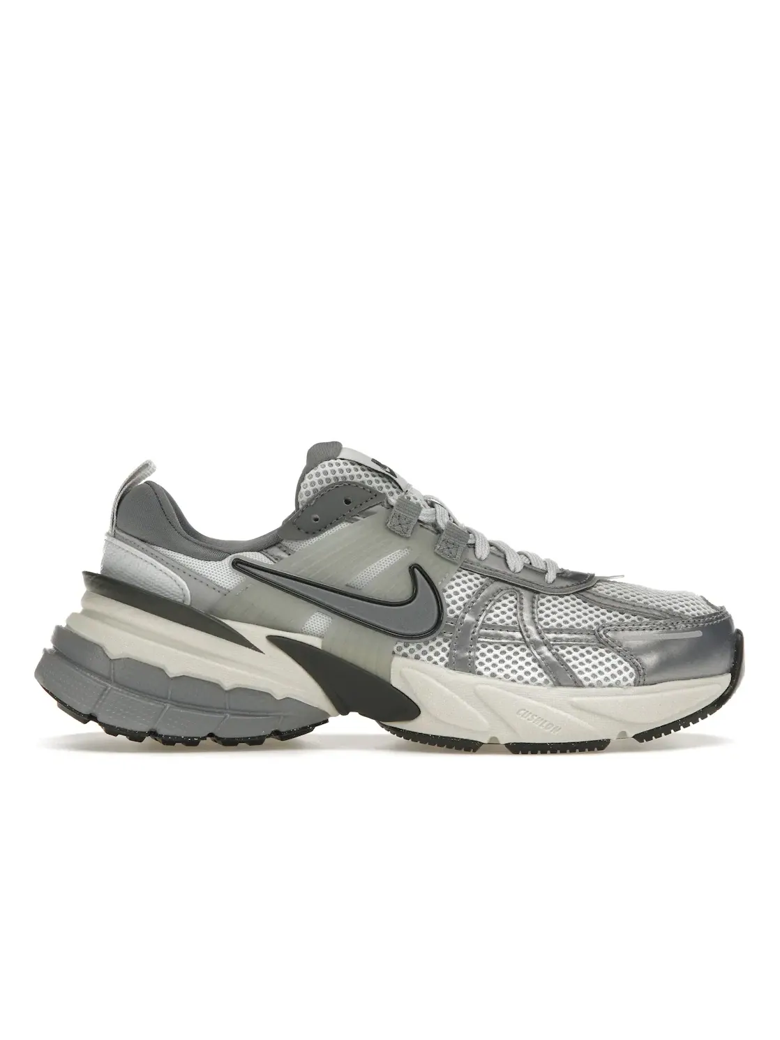Женские кроссовки Lifestyle с металлическими деталями Nike V2K Run — изображение 1 из 4