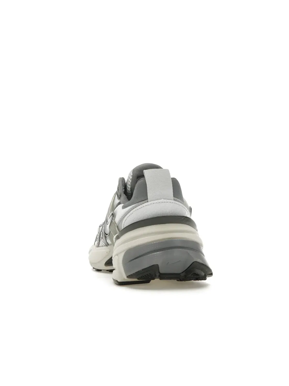 Женские кроссовки Lifestyle с металлическими деталями Nike V2K Run — изображение 4 из 4