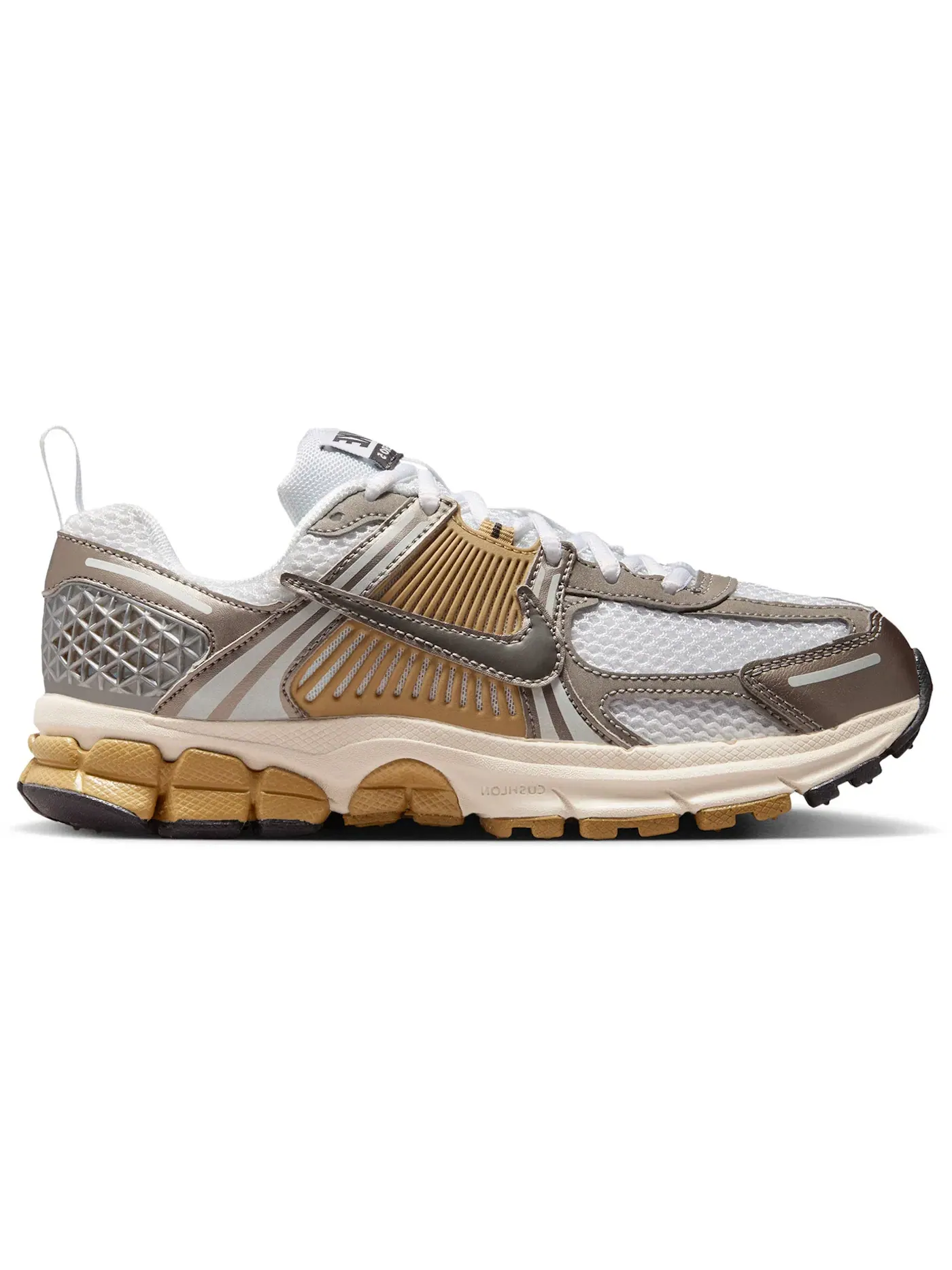 Детские кроссовки Lifestyle Nike Vomero 5 — изображение 1 из 1, металлик/бежевый/белый