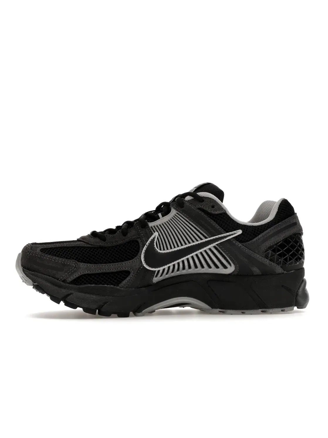 Мужские кроссовки Lifestyle с многослойным верхом Nike Zoom Vomero 5 — изображение 3 из 4, серебристый/черный