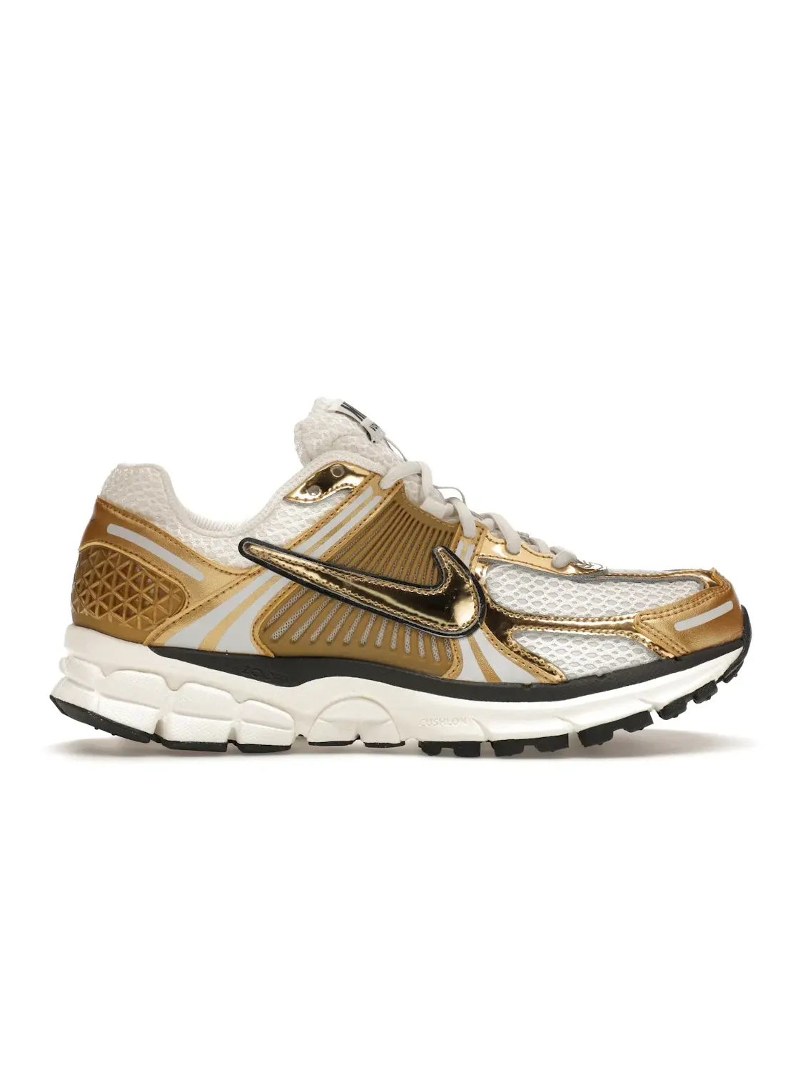 Женские кроссовки с металлическими акцентами Nike Zoom Vomero 5 — изображение 1 из 4, металлик золотистый