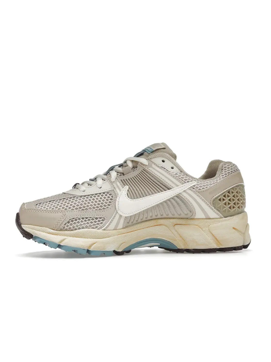 Женские кроссовки Lifestyle с открытой сеткой Nike Zoom Vomero 5 — изображение 3 из 4