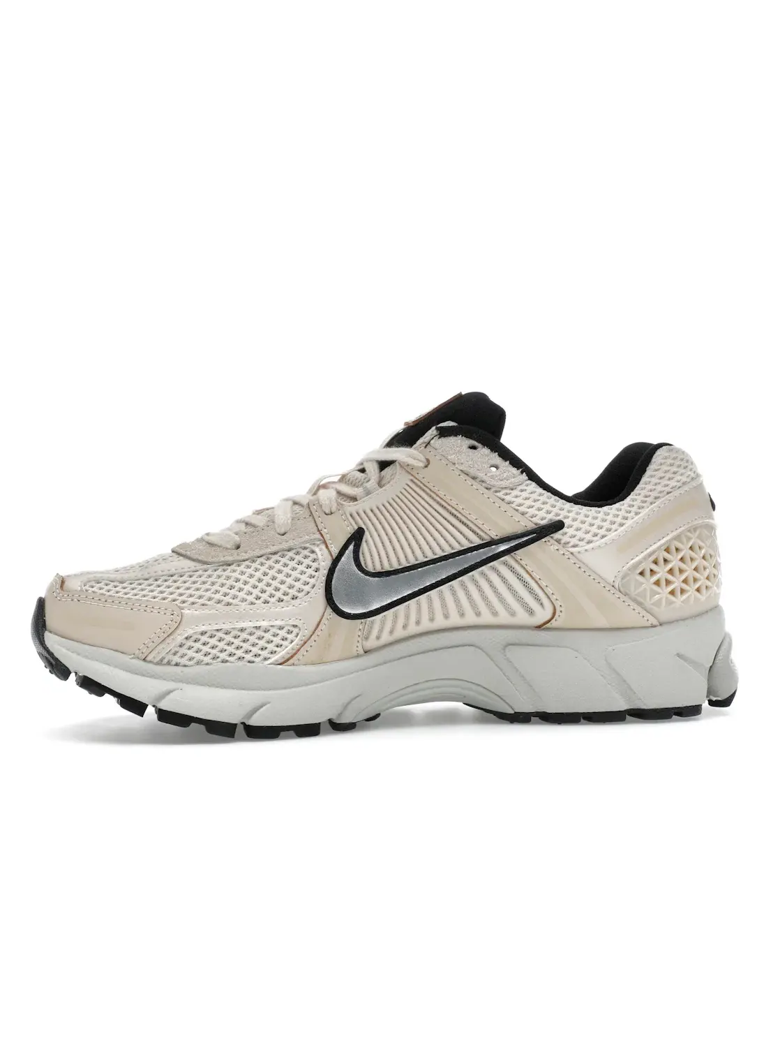 Женские кроссовки для повседневной носки Nike Zoom Vomero 5 — изображение 3 из 4, белый//светлый