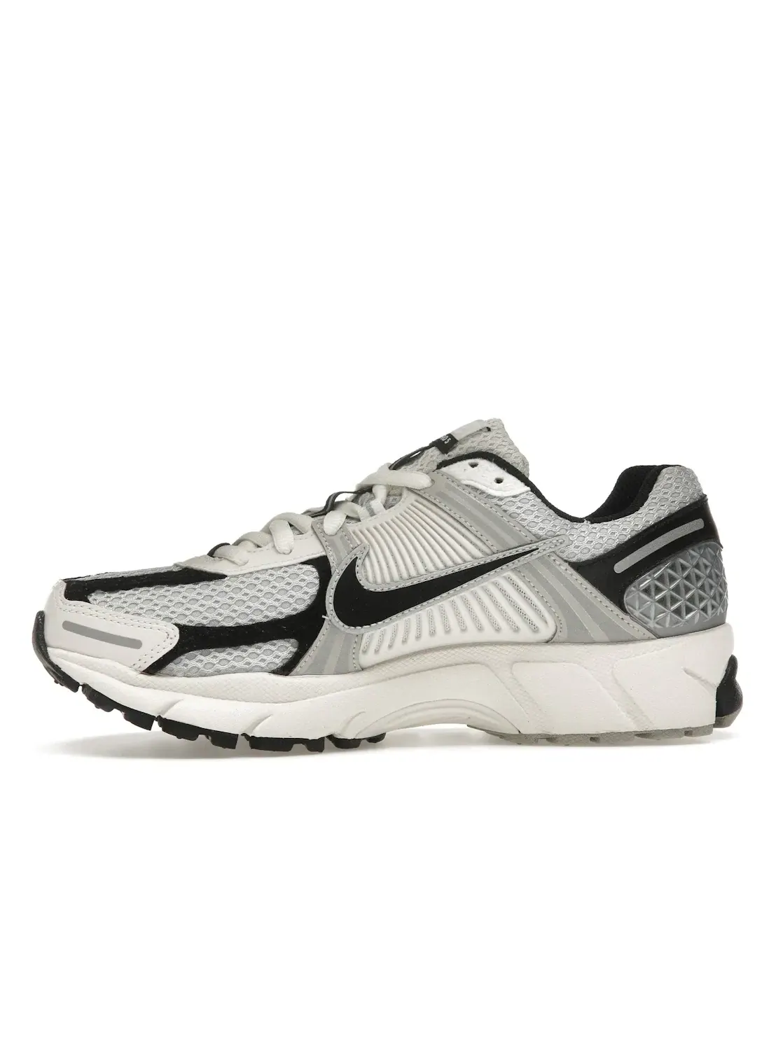 Женские кроссовки с сетчатым верхом Nike Zoom Vomero 5 — изображение 3 из 4