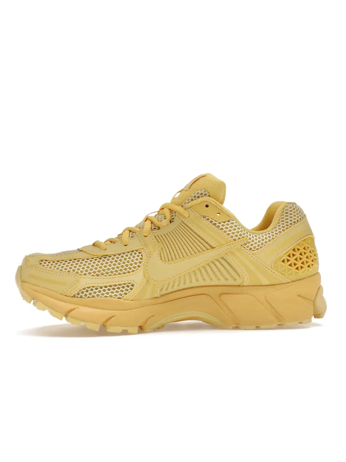 Женские кроссовки Lifestyle Nike Zoom Vomero 5 — изображение 3 из 4, золотистый
