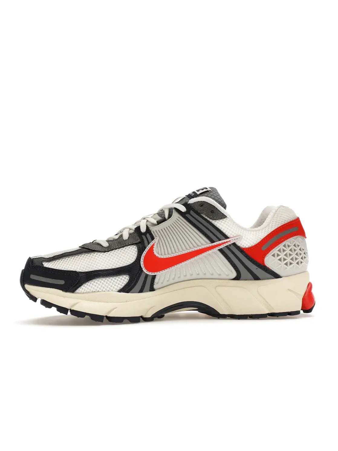 Мужские кроссовки Lifestyle с сетчатым верхом Nike Zoom Vomero 5 — изображение 3 из 4, красный/белый