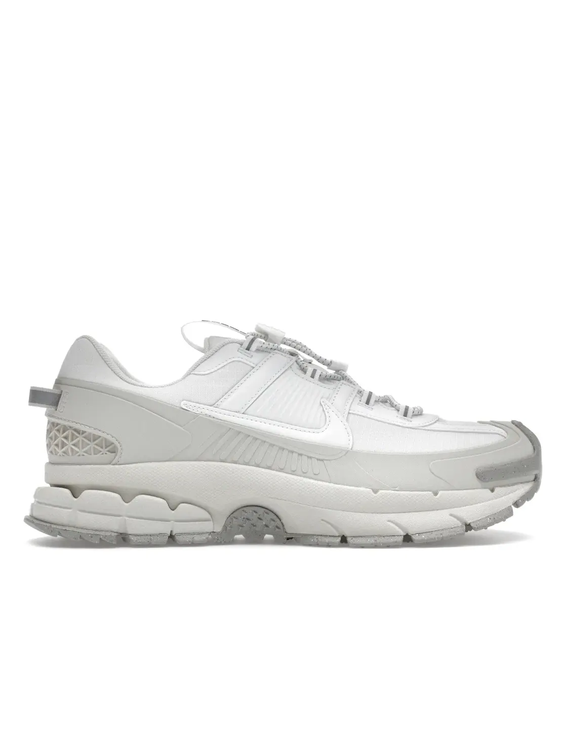 Мужские кроссовки Lifestyle с водоотталкивающими свойствами Nike Zoom Vomero Roam — изображение 1 из 4