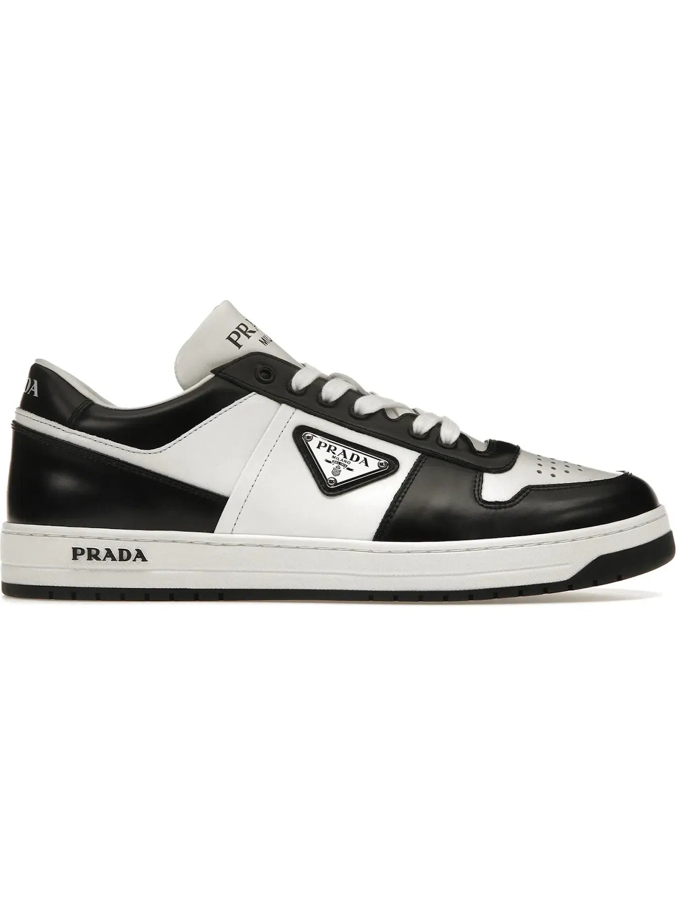 Женские кеды из кожи с моделью Prada Downtown Leather Low Top Sneakers Prada — изображение 1 из 1, белый/черный