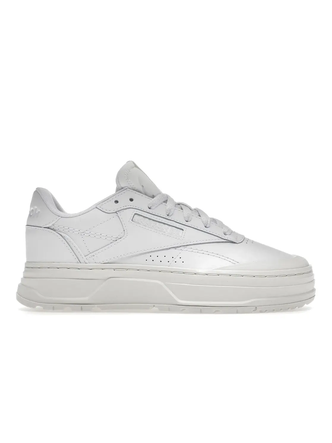 Кроссовки женские Reebok Club C Double Geo, кожаные, с геометрическим дизайном — изображение 1 из 4, белый