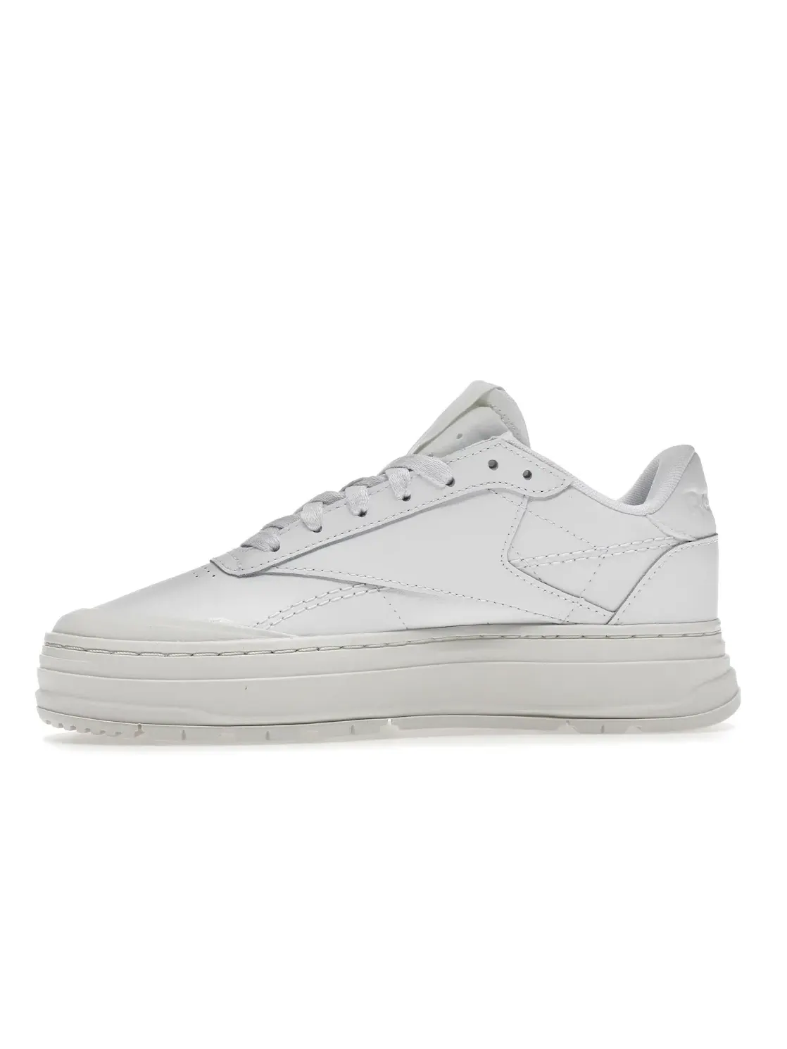 Кроссовки женские Reebok Club C Double Geo, кожаные, с геометрическим дизайном — изображение 3 из 4, белый