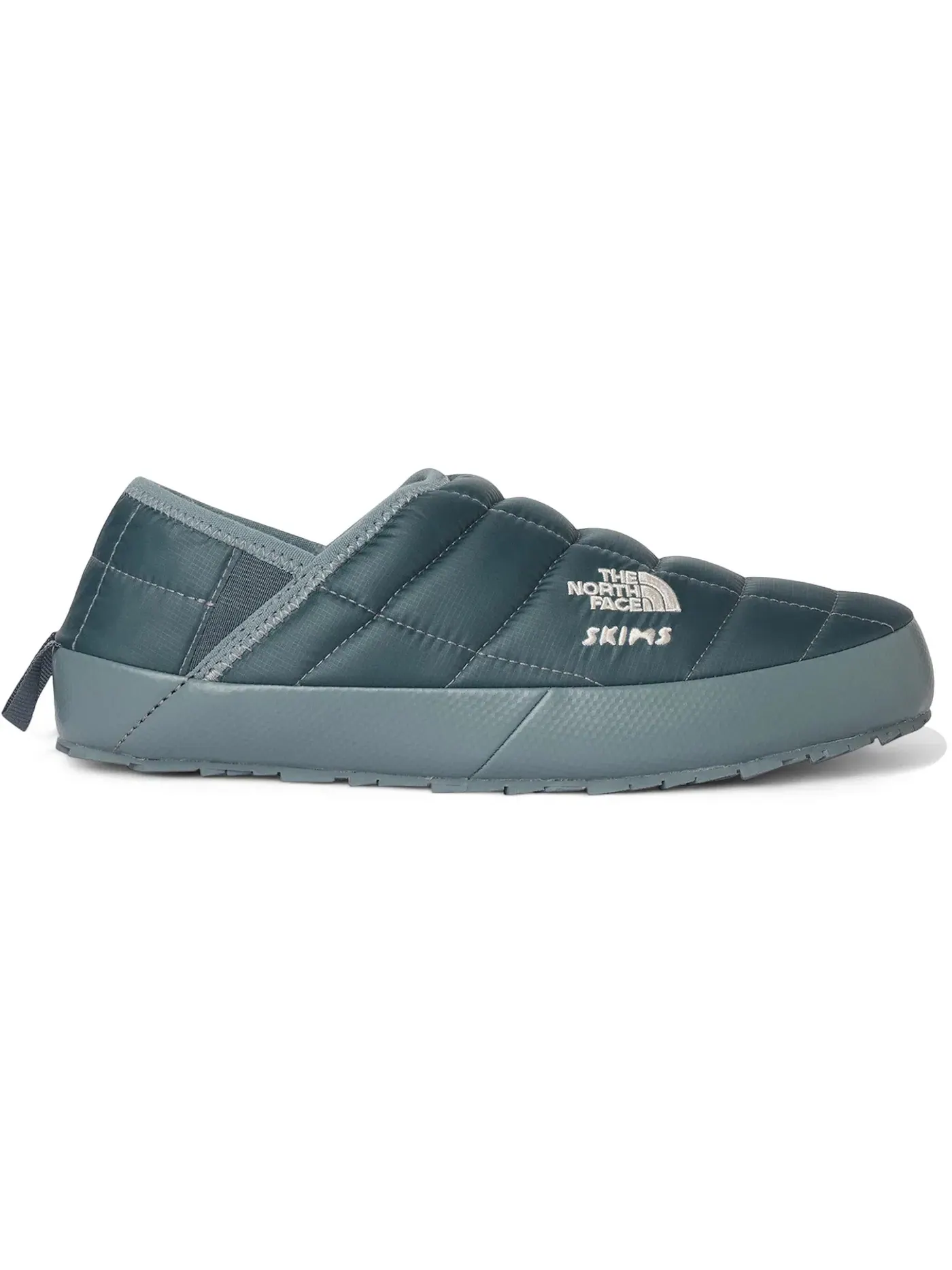 Женские тапочки с принтом The North Face Thermoball Traction Mule V, Kyanite/Kyanite — изображение 1 из 1