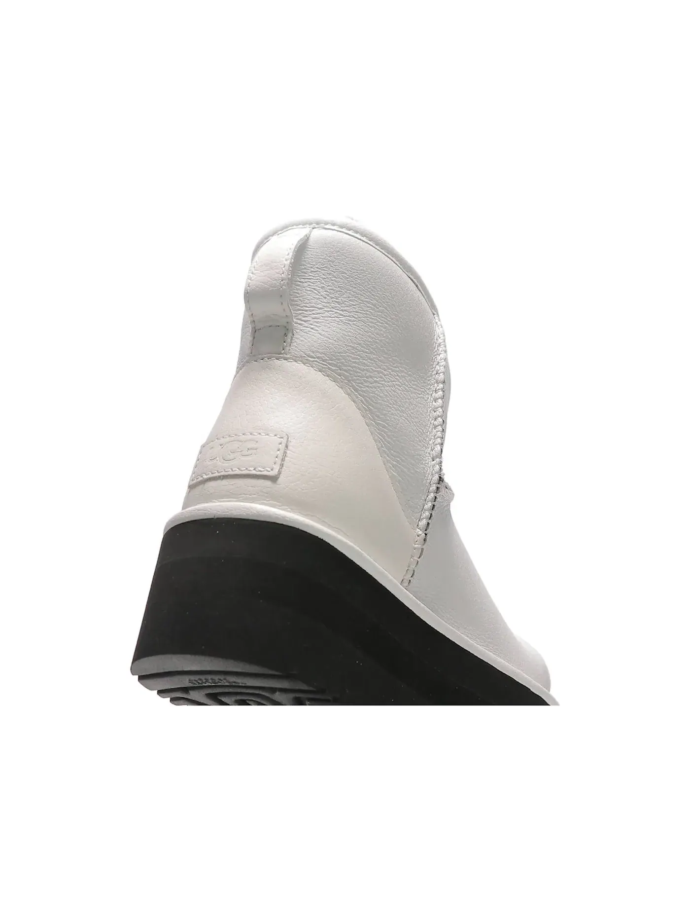 Ботинки женские UGG Classic Mini Platform Matte Ultra Matte — изображение 2 из 2, белый