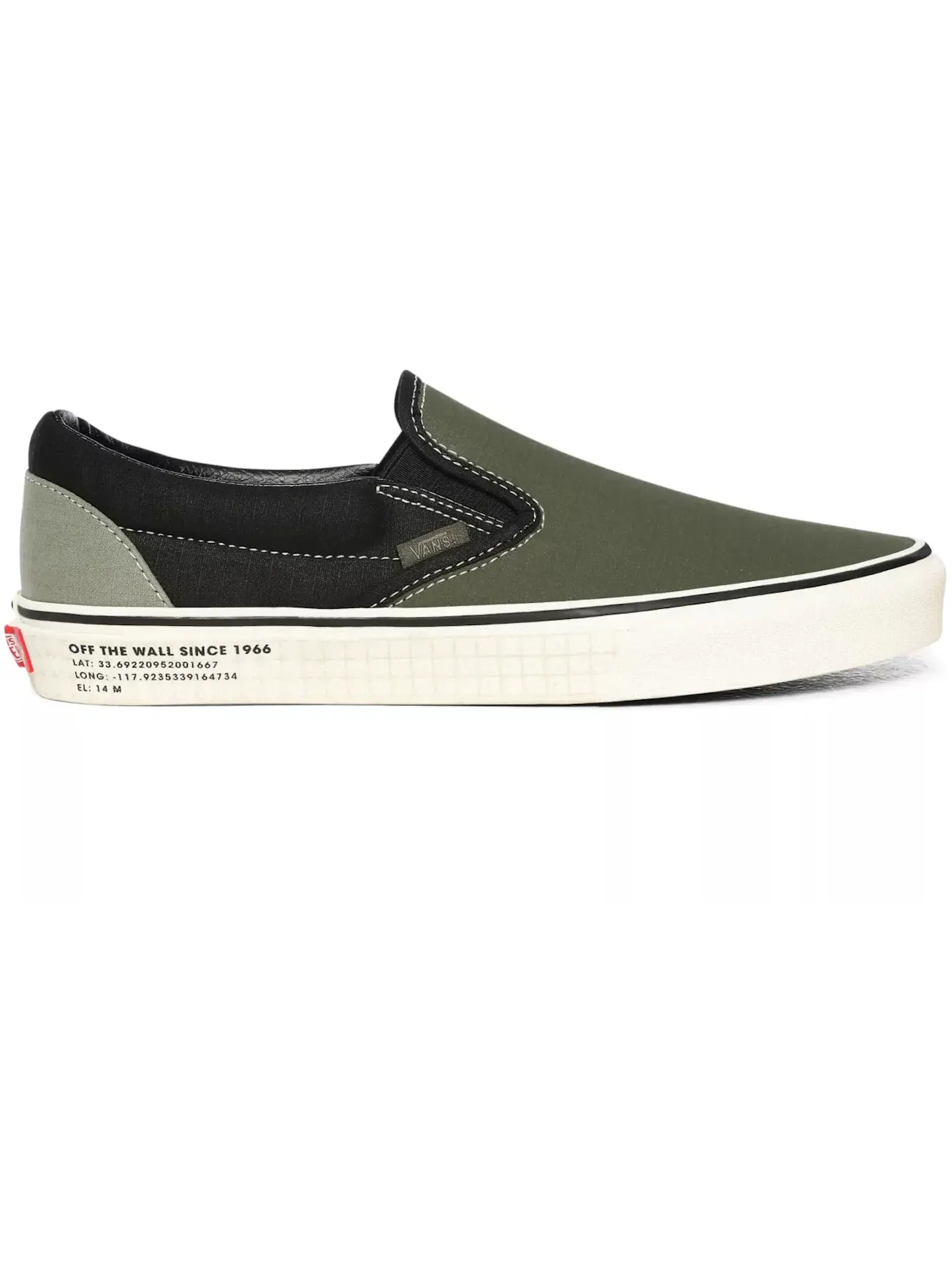 Мужские кроссовки повседневные Vans Classic Slip-On — изображение 1 из 1, черный