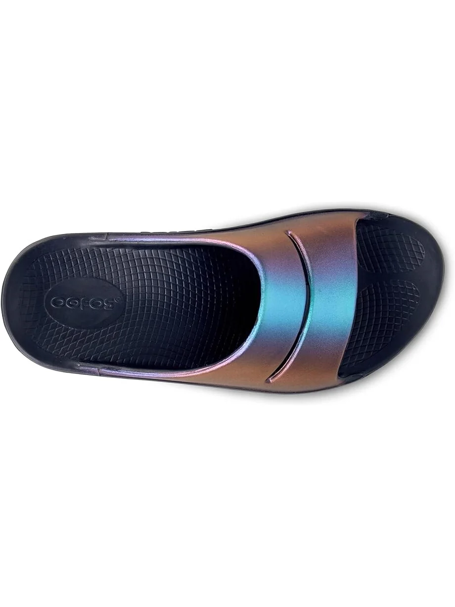 Сандалии OOFOS Ooahh Luxe — изображение 2 из 4, полуночной