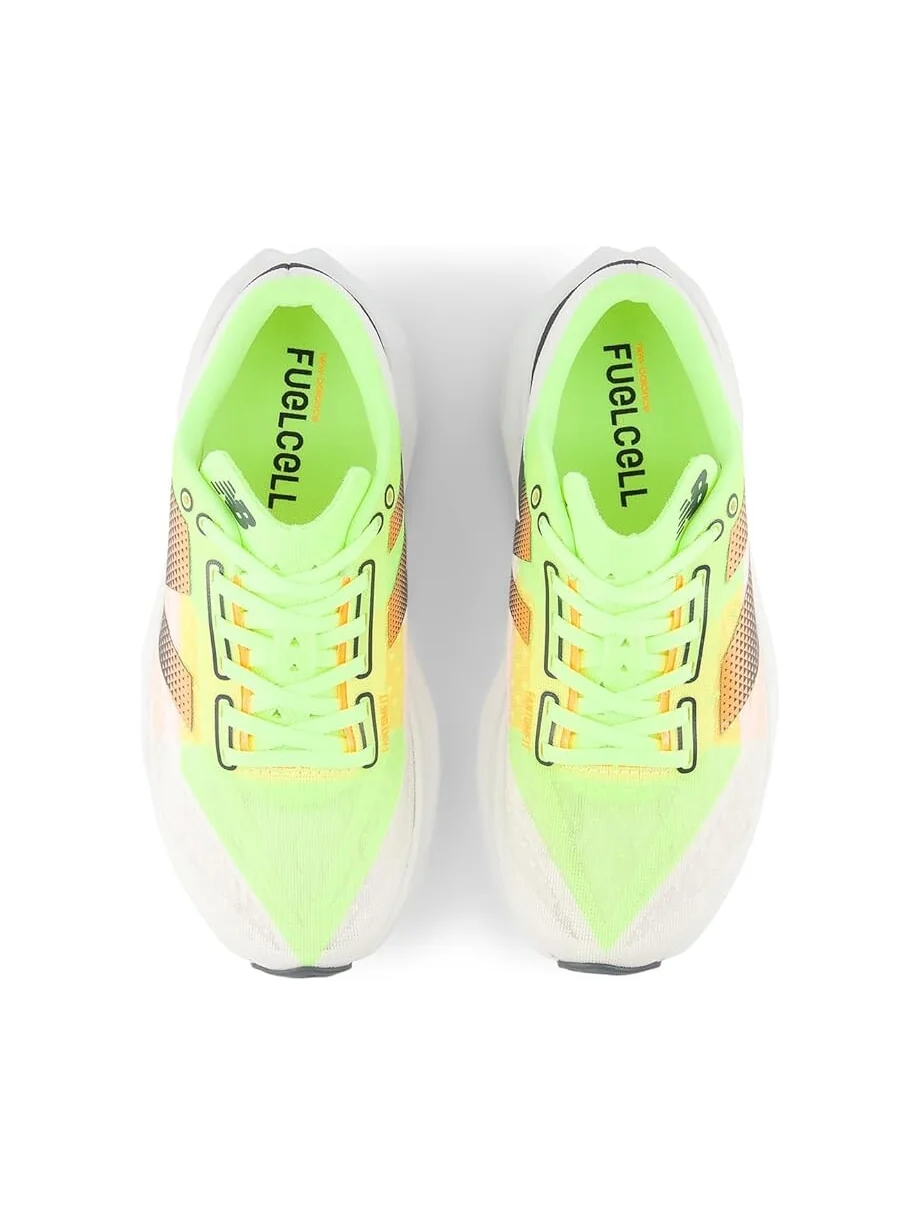 Кроссовки New Balance FuelCell Rebel v4 — изображение 2 из 4, белый