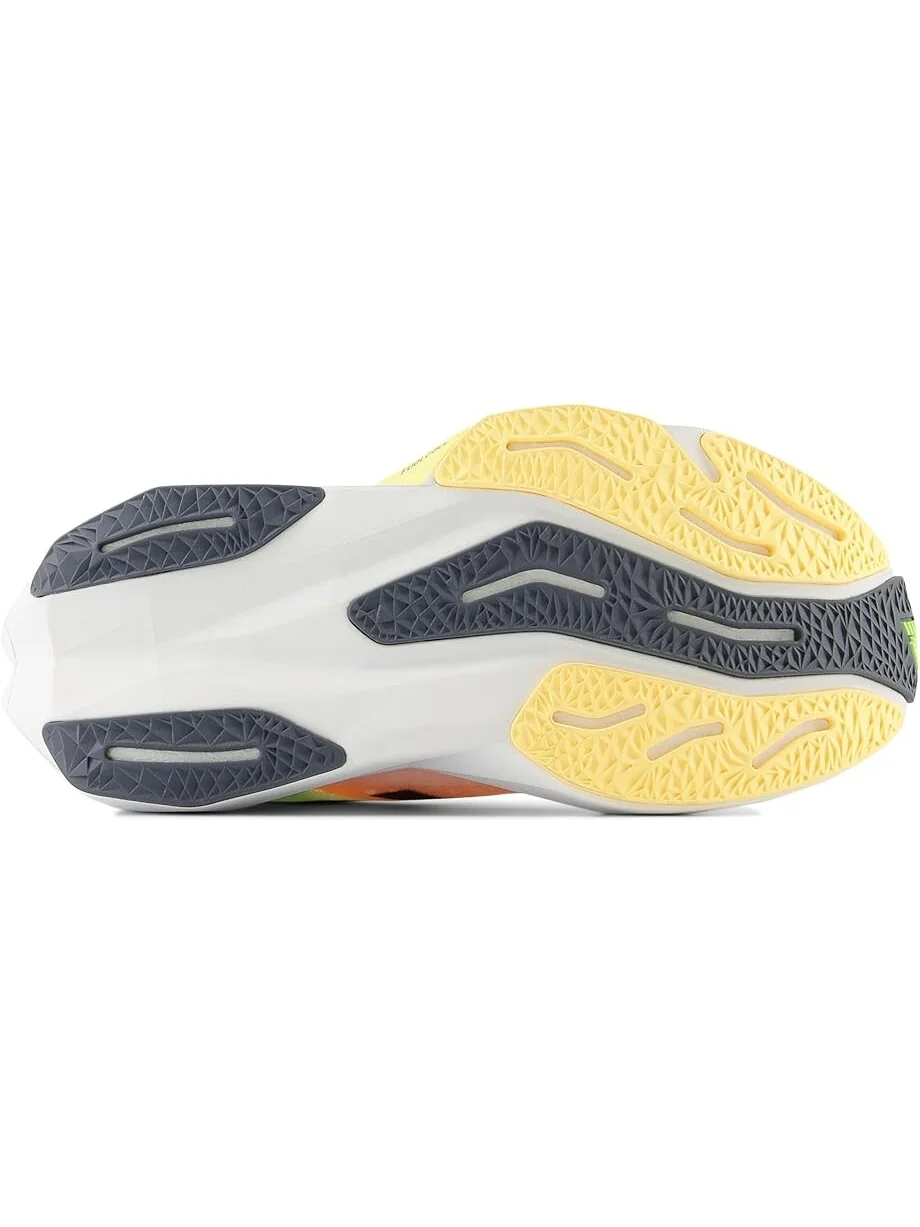 Кроссовки New Balance FuelCell Rebel v4 — изображение 3 из 4, белый
