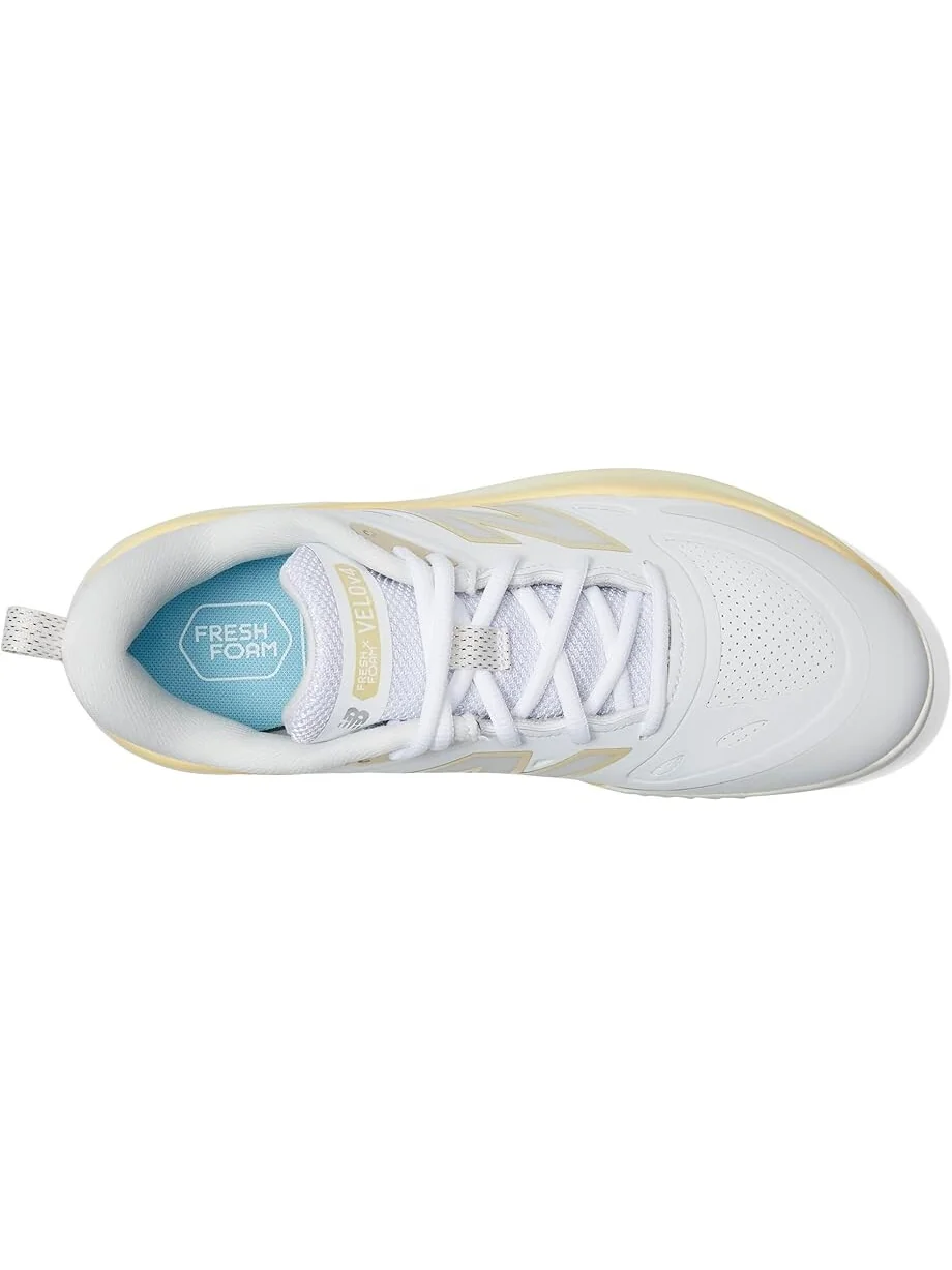 Кроссовки New Balance Fresh Foam Velov4 Turf-Trainer — изображение 2 из 7, белый/золотистый