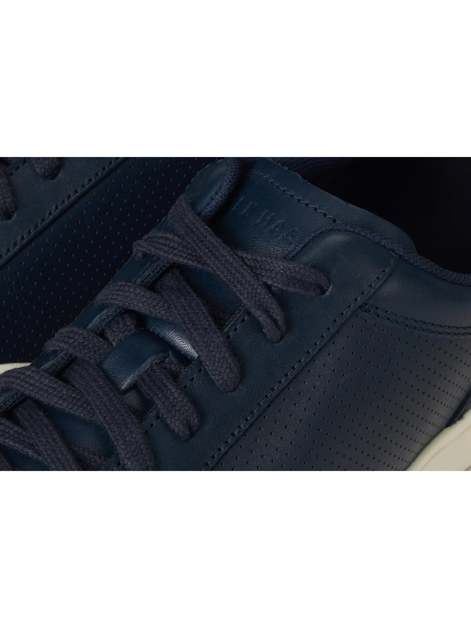 Кроссовки Cole Haan Grand Crosscourt Modern Perforated Lace To Toe Sneakers — изображение 6 из 7, темно-синий