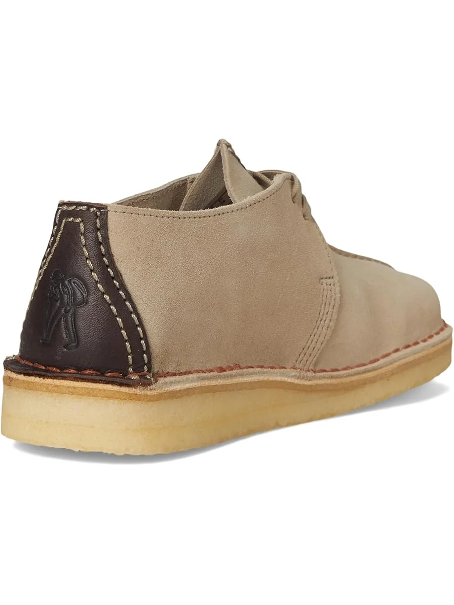 Ботинки женские Clarks Desert Trek замшевые с центральным швом — изображение 5 из 7, бежевый