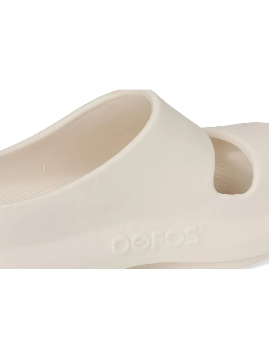 Сандалии OOFOS Ooyea — изображение 6 из 7, мел